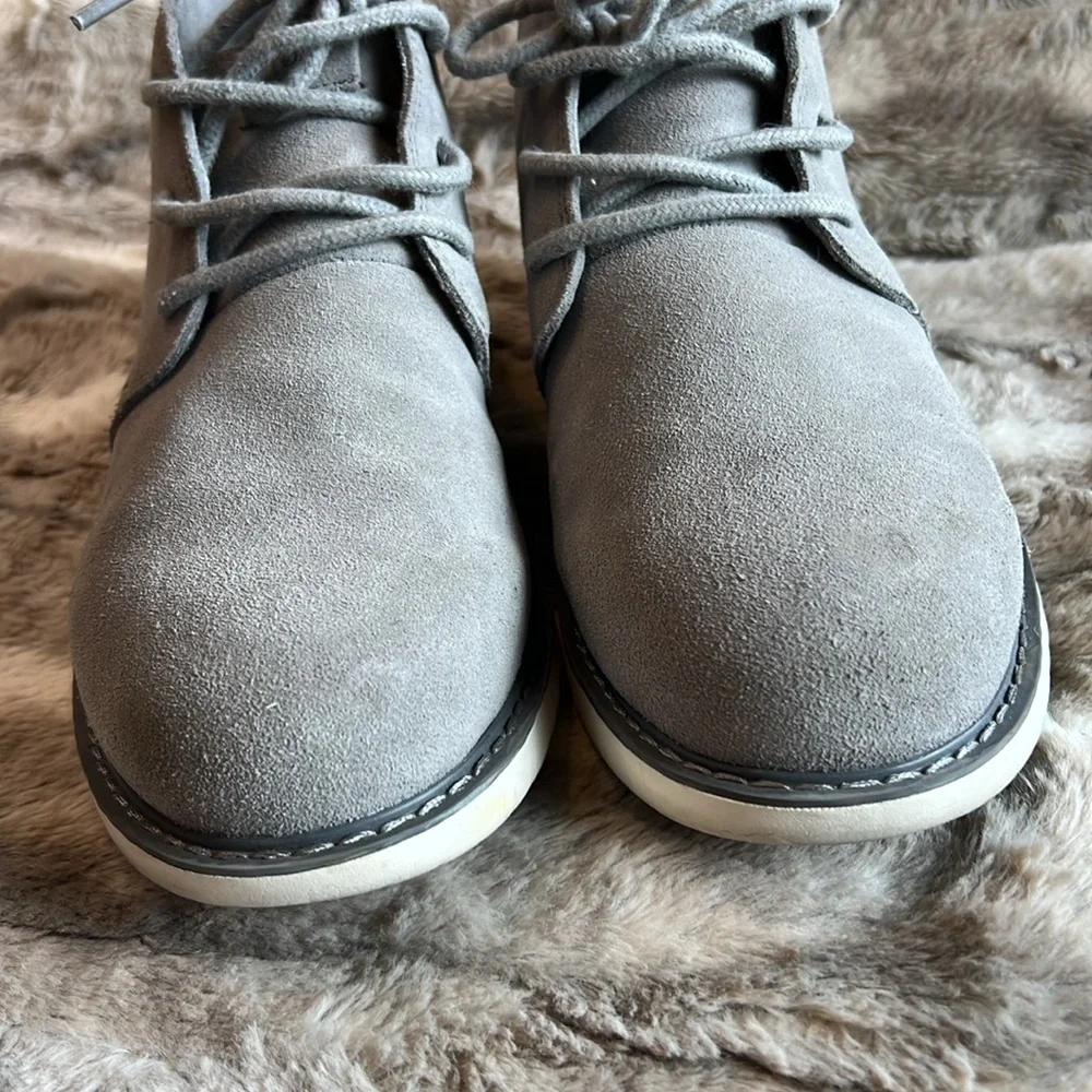 TOMS Men's Gray Suede Chukka Boots Navi